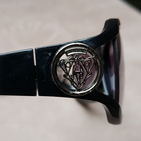 Gucci Medallion Sunglasses - Picture 6 of 7